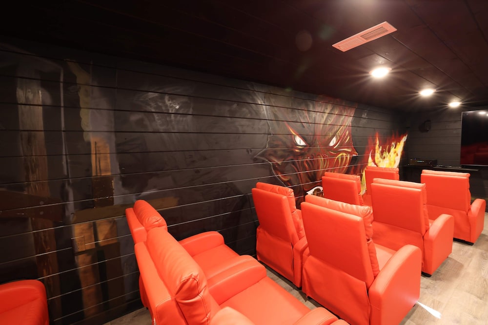 Gandalf s Getaway Indoor Pool Theater Arcade Firepit Book Now, Photo 22