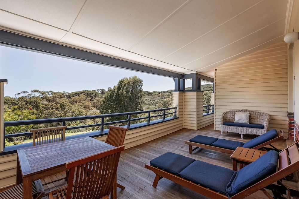 Luxury Spa Suite with Lounge Room photo 3