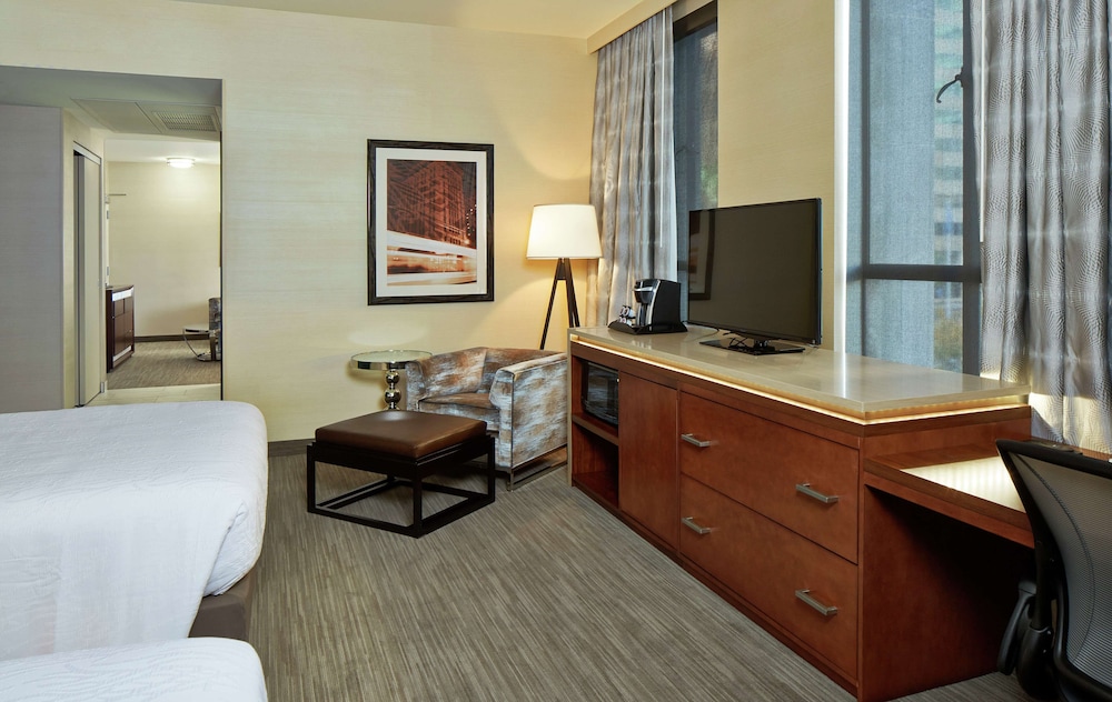 Room, 2 Queen Beds, Accessible, Bathtub photo 3
