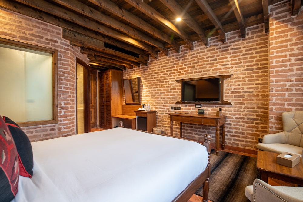 Heritage Super Deluxe Room with Free Airport Pick Up