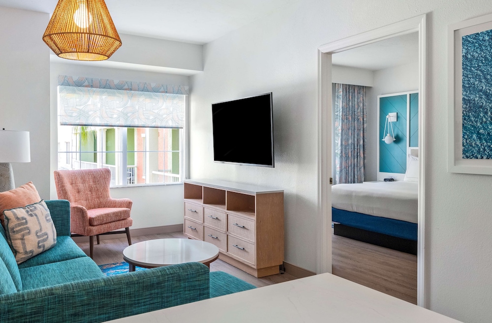 Suite, 1 King Bed - Photo 1