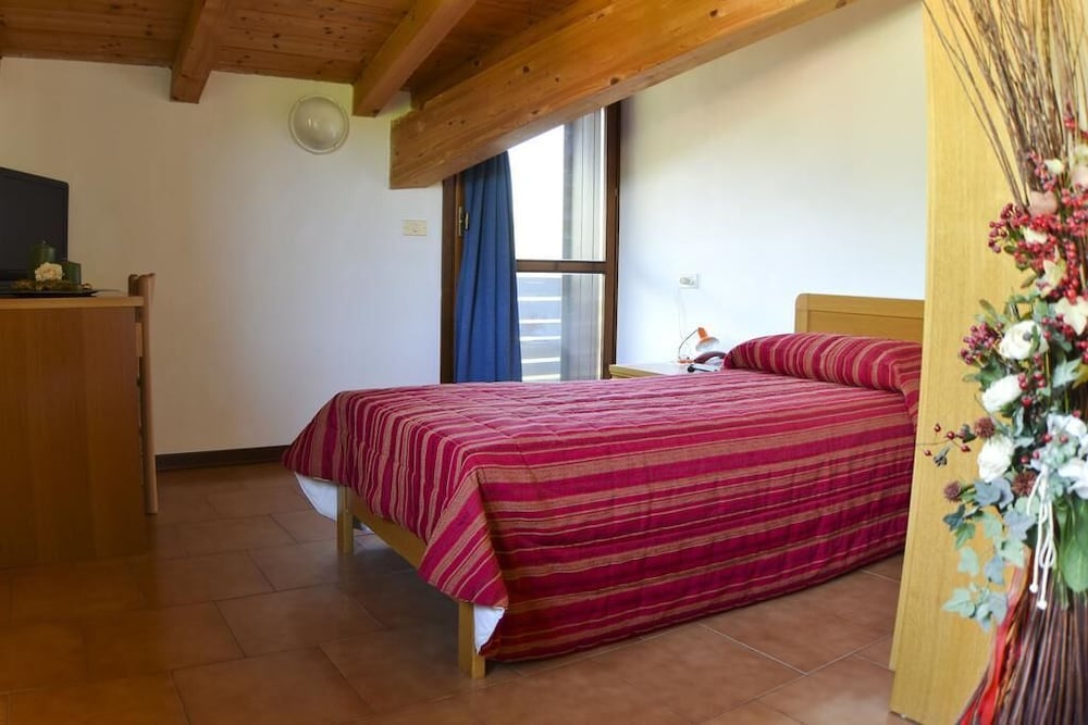 Basic Single Room, Balcony, Mountain View photo 1