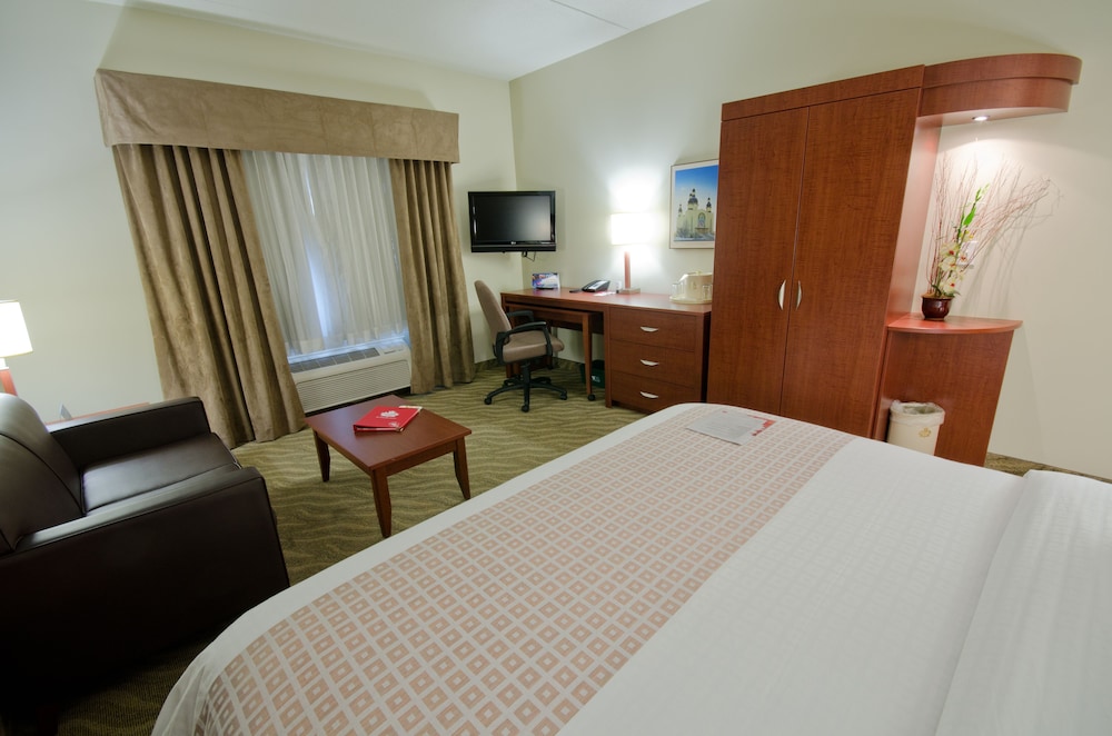 Deluxe Room, 1 King Bed photo 2