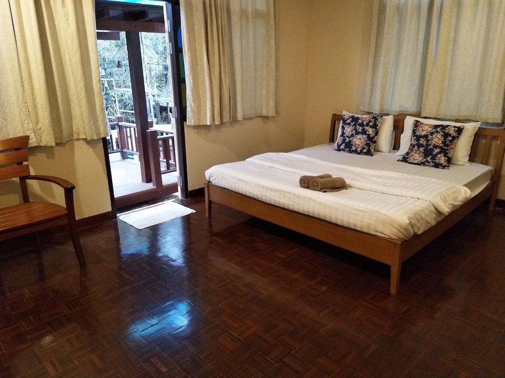 Standard Two Bedroom photo 3