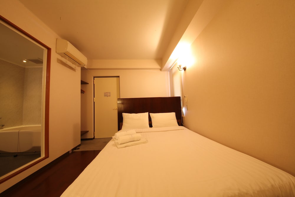 Double Room, 1 Large Twin Bed, Smoking photo 3