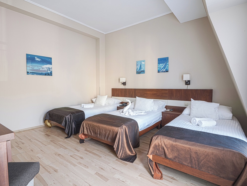 Standard Room, 3 Twin Beds