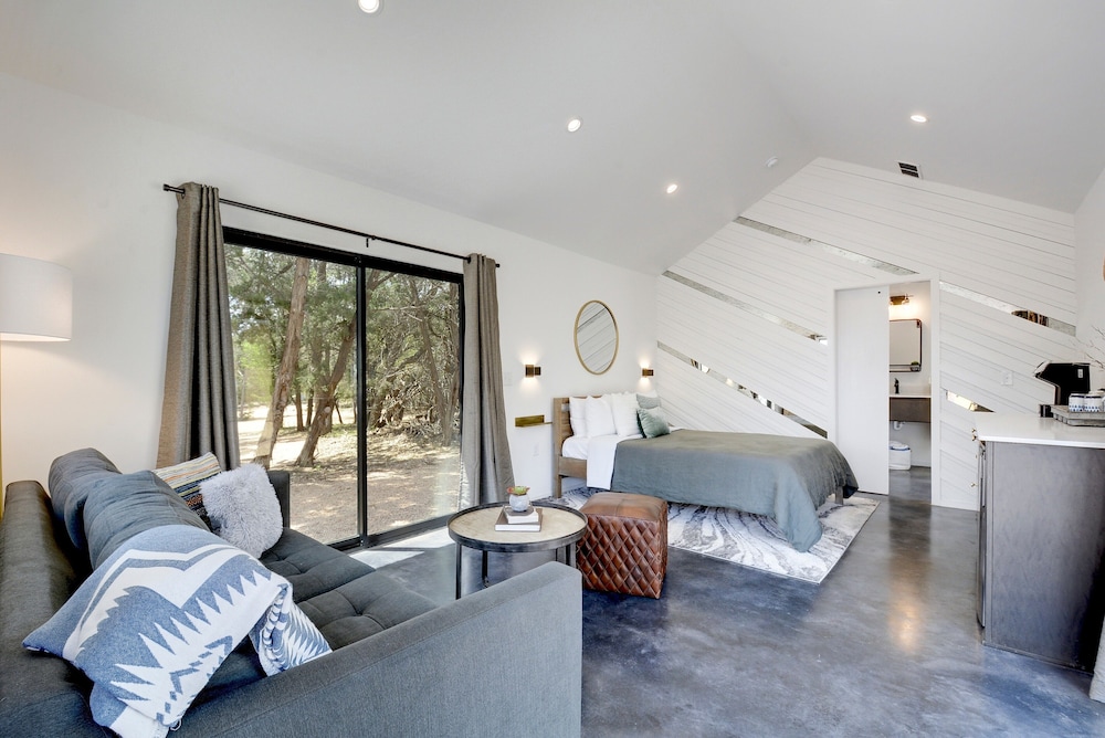 Cabin, 1 Queen Bed with Sofa bed, Hot Tub, Courtyard Area photo 1