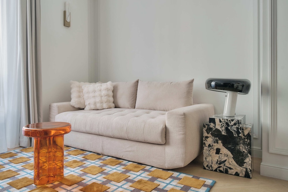 Deluxe One-Bedroom Apartment with City View 301