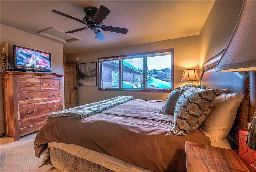 Exclusive Townhome, 4 Bedrooms, Non Smoking photo 1