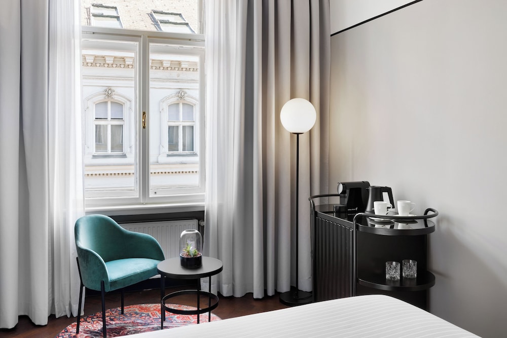 Classic Room, 1 King Bed