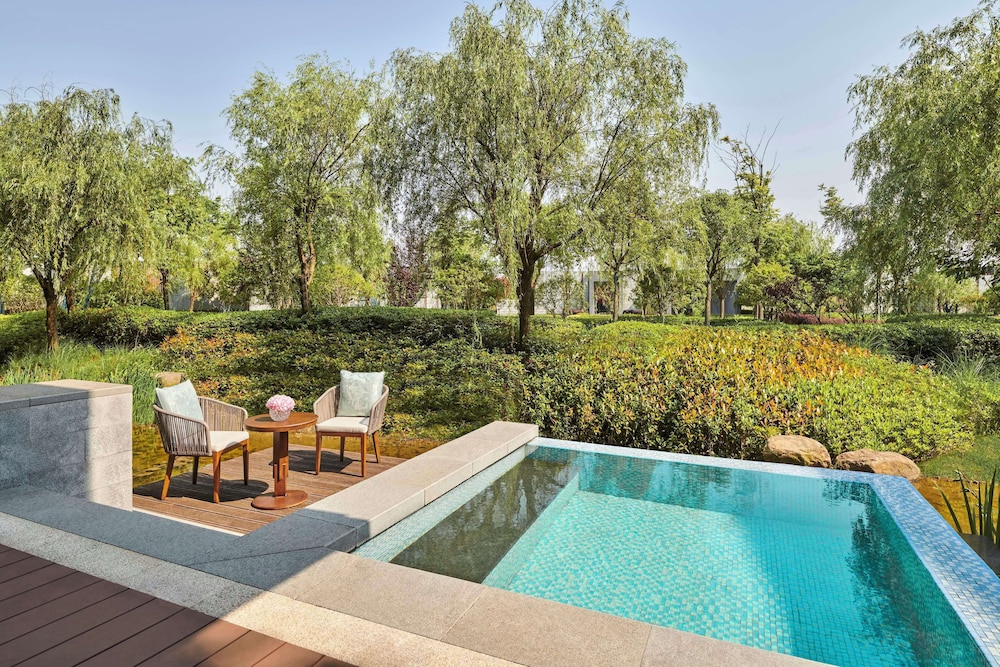 Executive Suite, 1 King Bed (Plunge Pool)