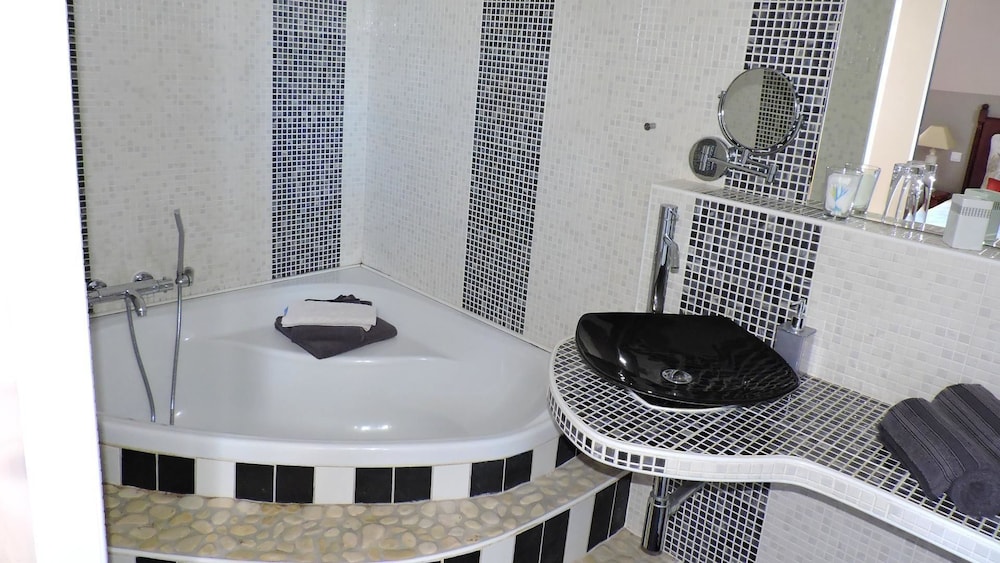Comfort Double Room, Private Bathroom (Classic) photo 2