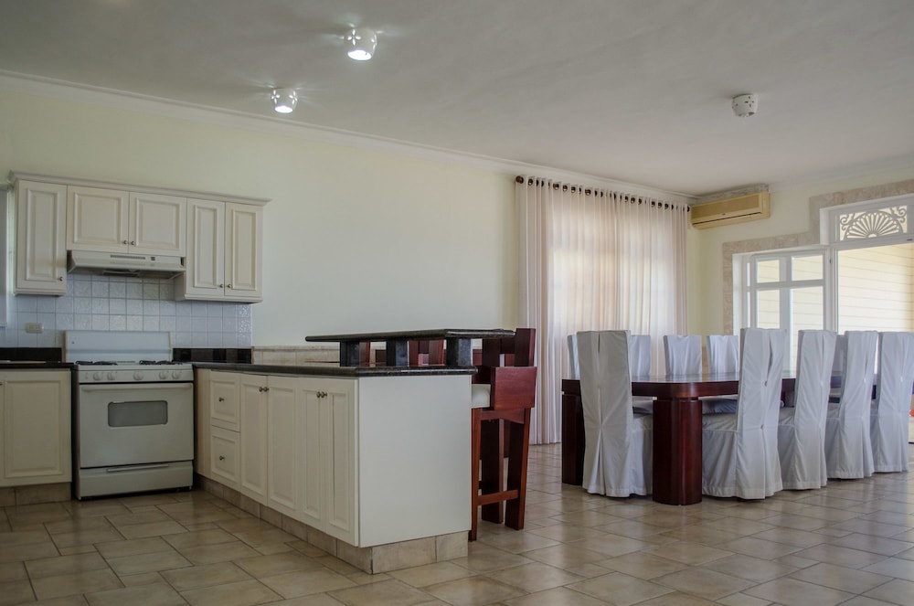 Three Bedroom Penthouse, Ocean View photo 3