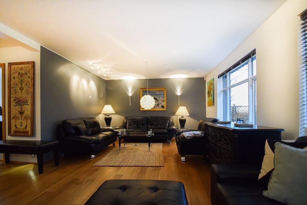 Family House, 5 Bedrooms, Hot Tub, River View (135259) photo 1