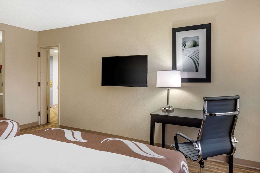 Basic Suite, 2 Queen Beds, Non Smoking photo 2