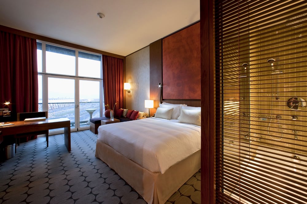 Suite, 1 Bedroom, Balcony, Pool View photo 3