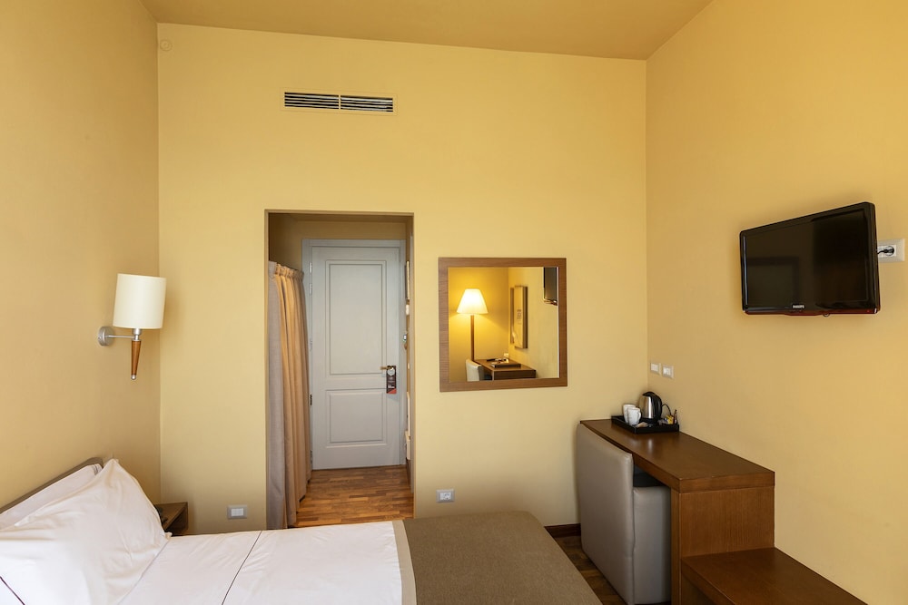 Deluxe Double Room, Lake View - Photo 9