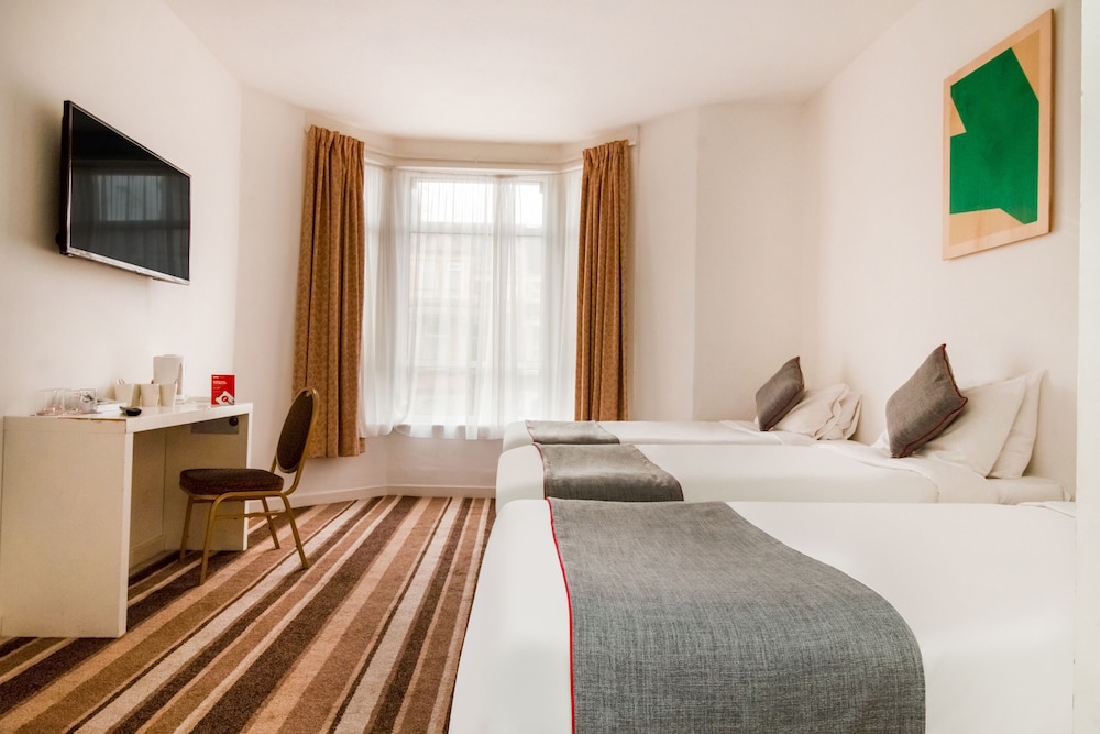Standard Triple Room, Multiple Beds photo 3