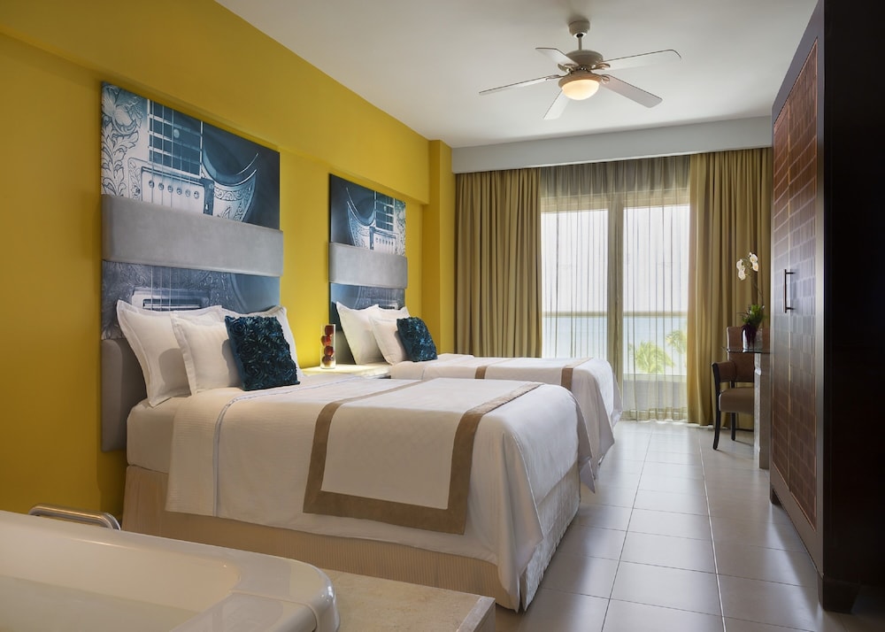 ROCK SUITE OCEAN VIEW (TWO BEDROOM) WITH TELEPHONE CONCIERGE