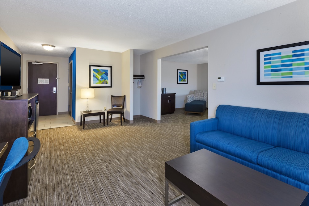 Suite, 1 King Bed - Photo 1