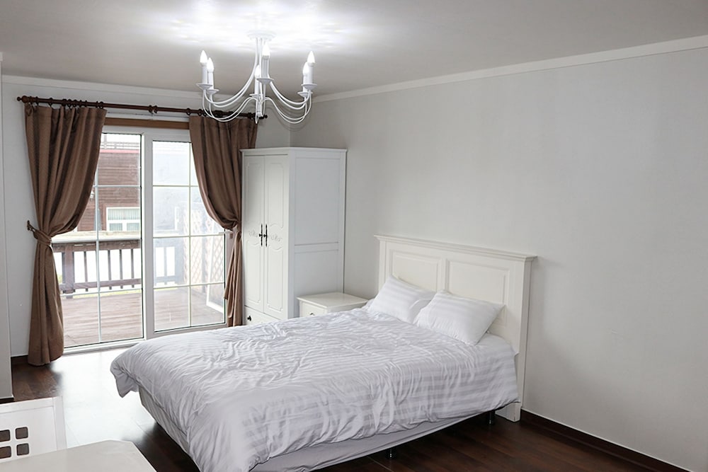 Hill House (Queen Bed) photo 1