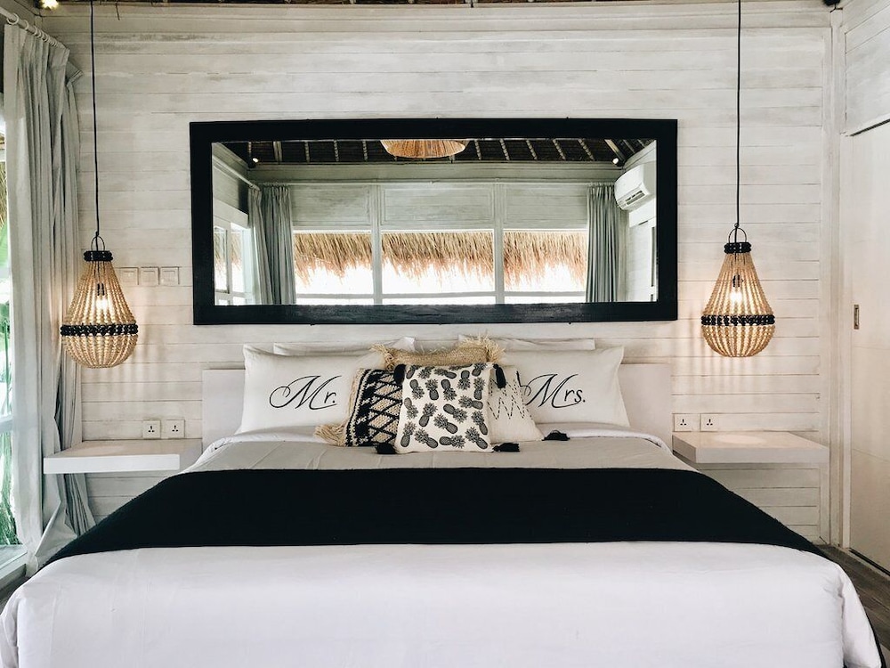 Double or Twin Room, Pool View (Yogi)
