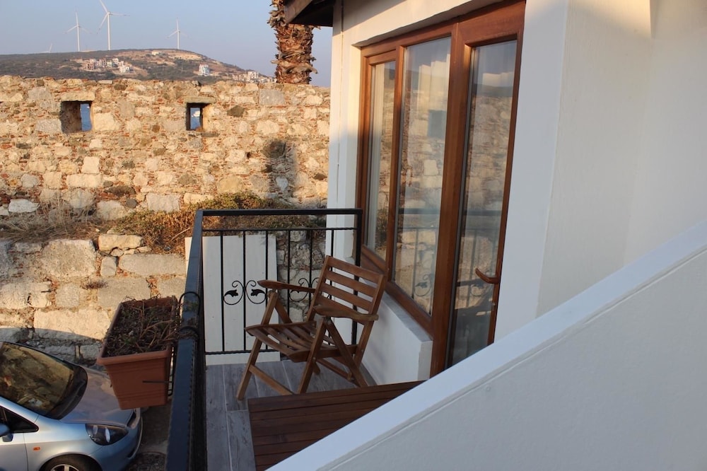 Economy Double Room, 1 Double Bed, Lanai, Sea View photo 3