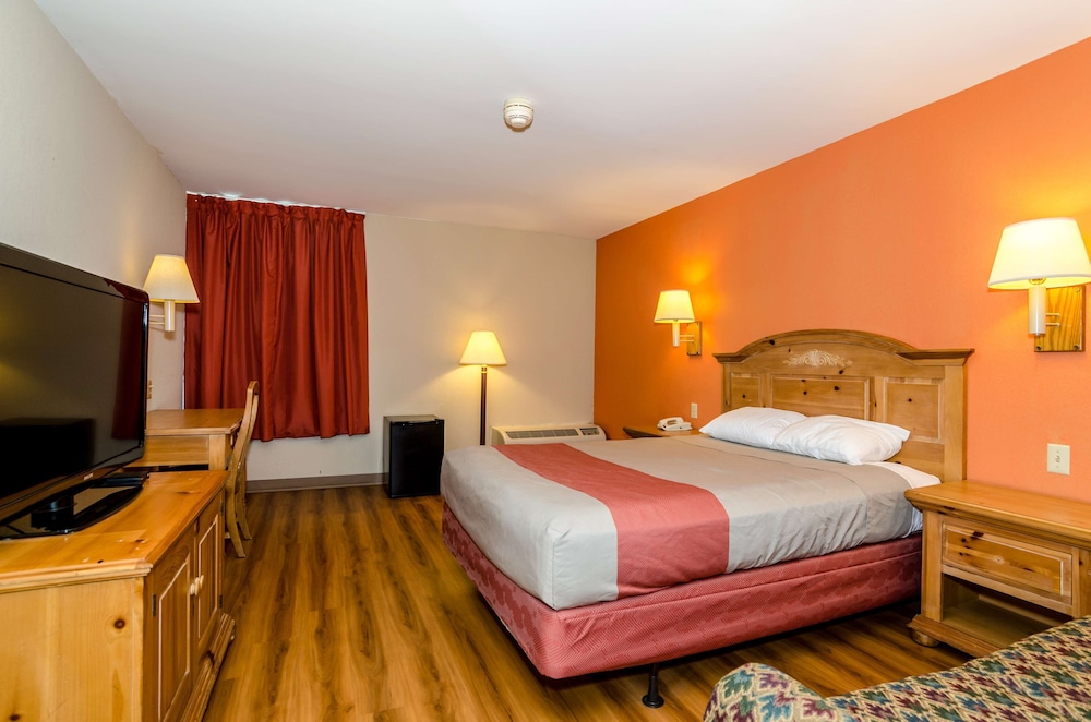 Standard Room, 1 King Bed, Accessible, Non Smoking photo 3
