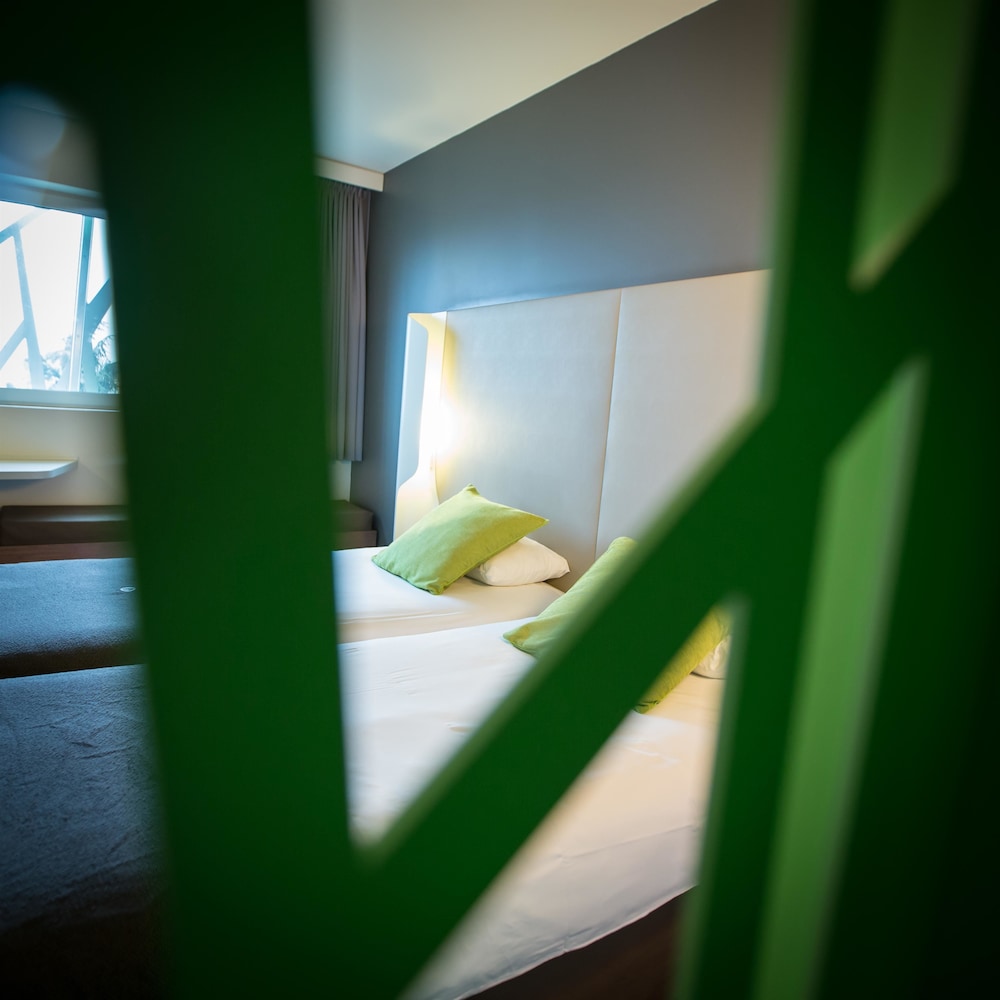 Standard Room, 2 Twin Beds - Photo 6