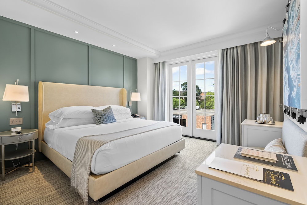 Signature Room, 1 King Bed photo 1