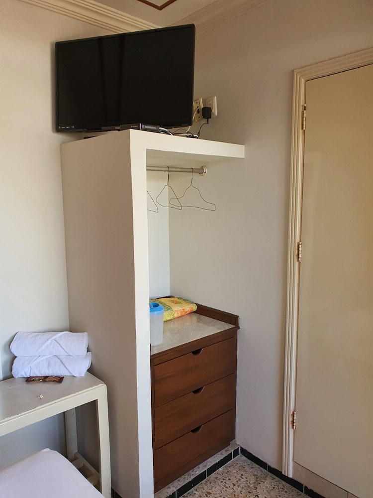 Basic Triple Room photo 2
