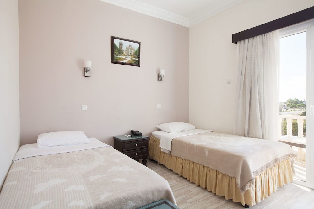 Standard Twin Room, 2 Twin Beds photo 1