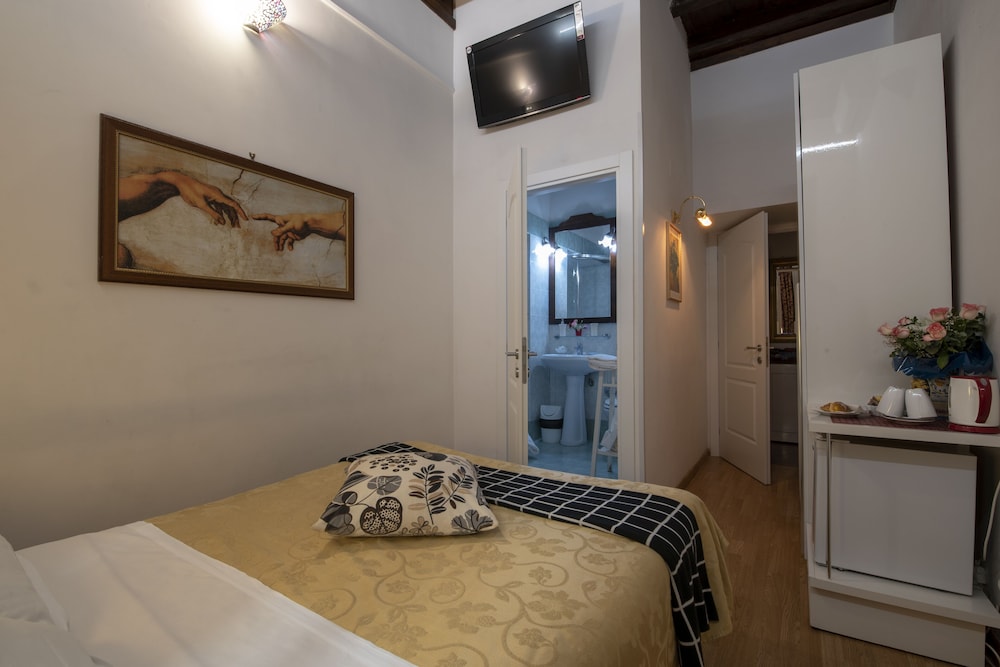 Basic Double Room photo 2