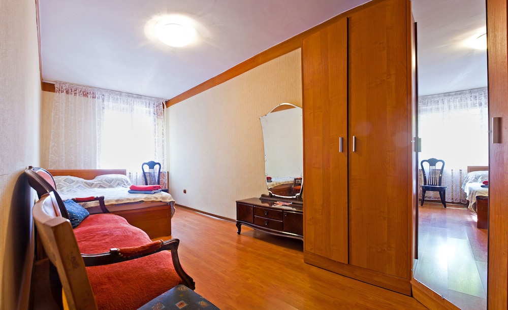 Family Apartment, 1 Bedroom (Zheltoksan Street 74) photo 2