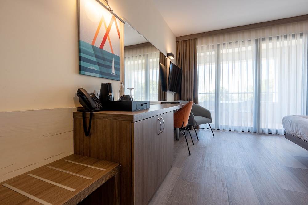 Superior Double Room with Balcony and Sea View (2+0)