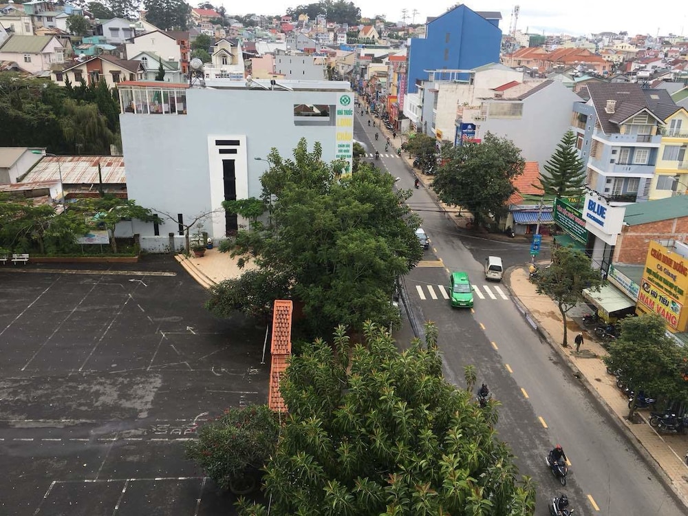 Deluxe Triple Room, City View