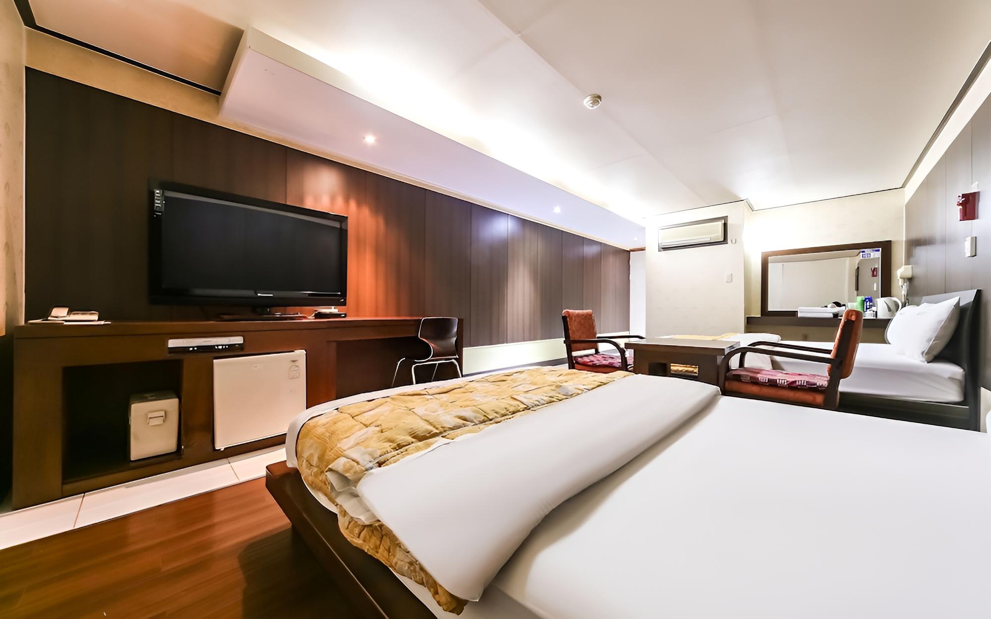 Room (Twin) photo 2