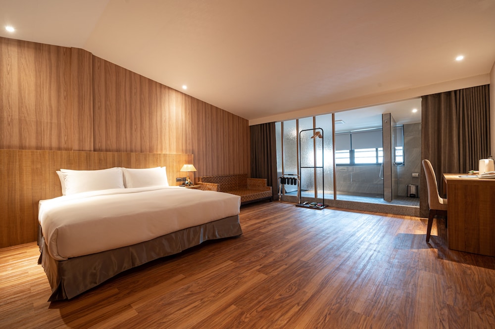 Deluxe Studio Suite
