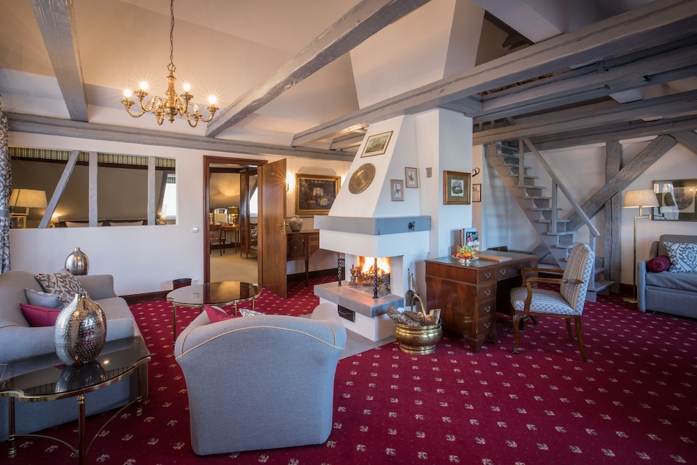 Suite, City View - Photo 1