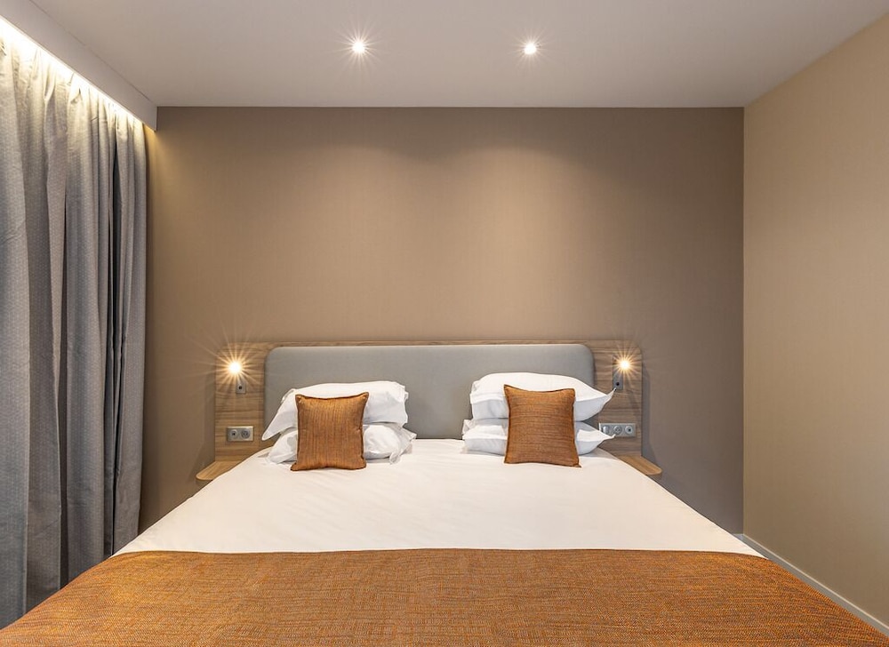 Standard Room, 1 Queen Bed (Free Breakfast) - Photo 1