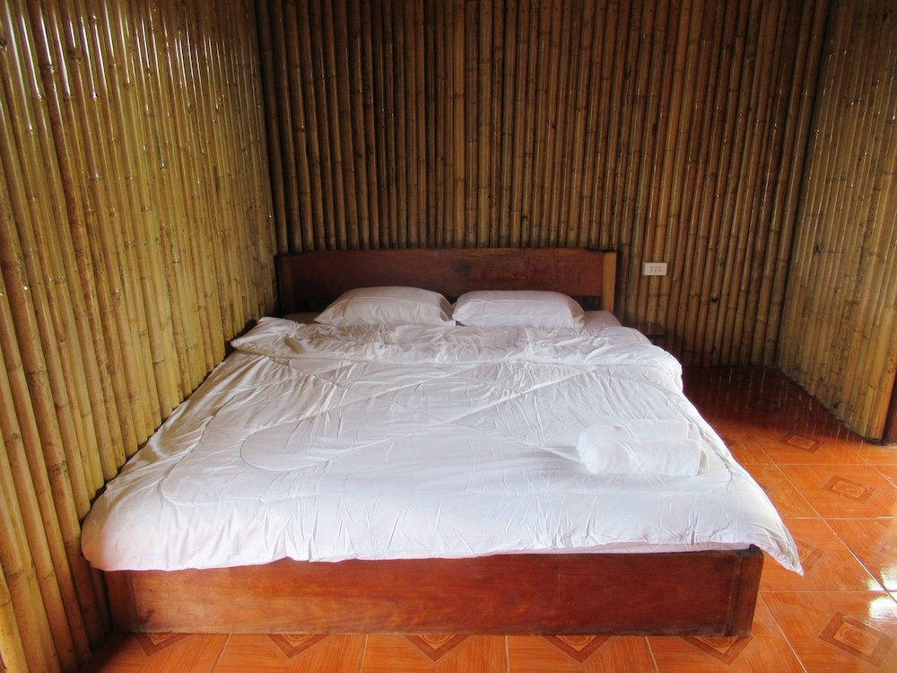 Panoramic Bungalow with Balcony and Hill View photo 2