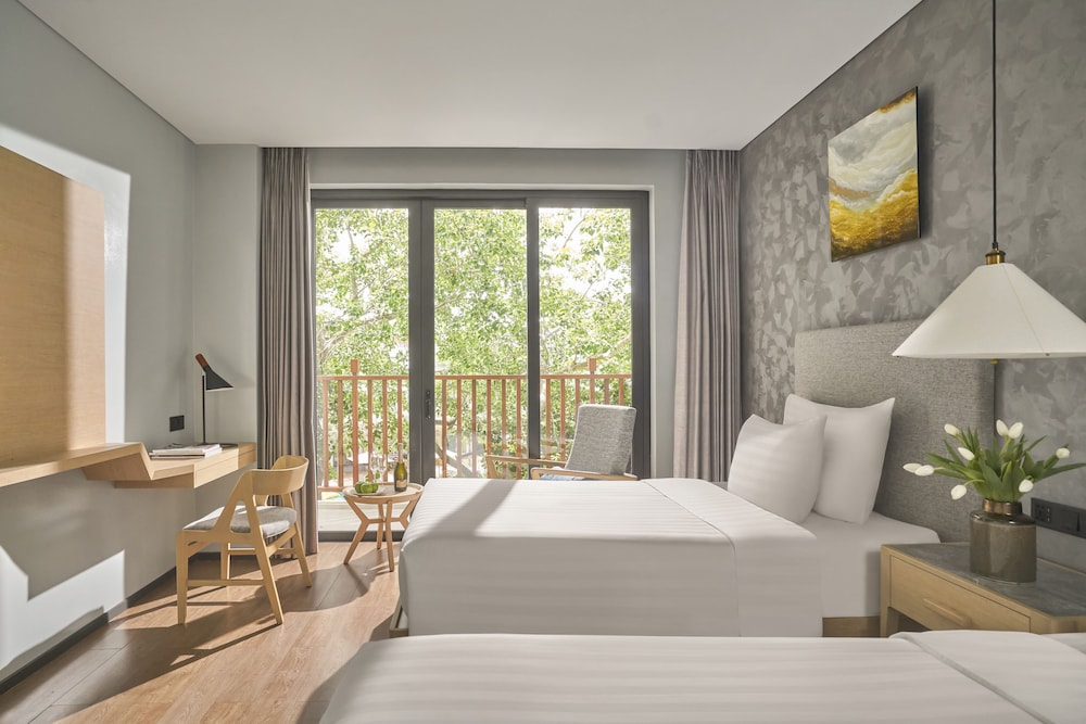 Deluxe Twin Room, Multiple Beds, Balcony, Garden View - Photo 3