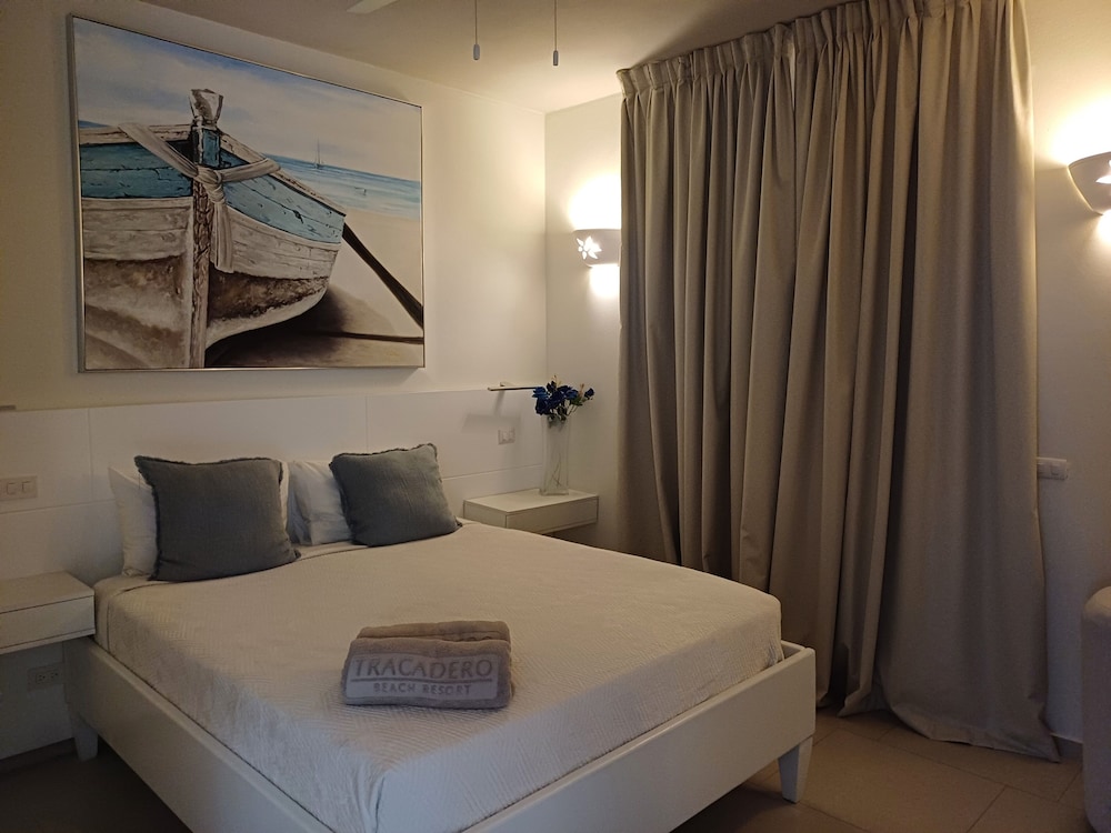 Deluxe Room, 1 Queen Bed