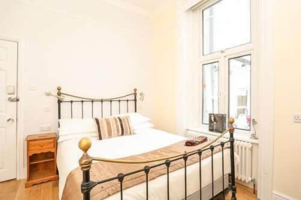 Superior Double or Triple Room photo 2