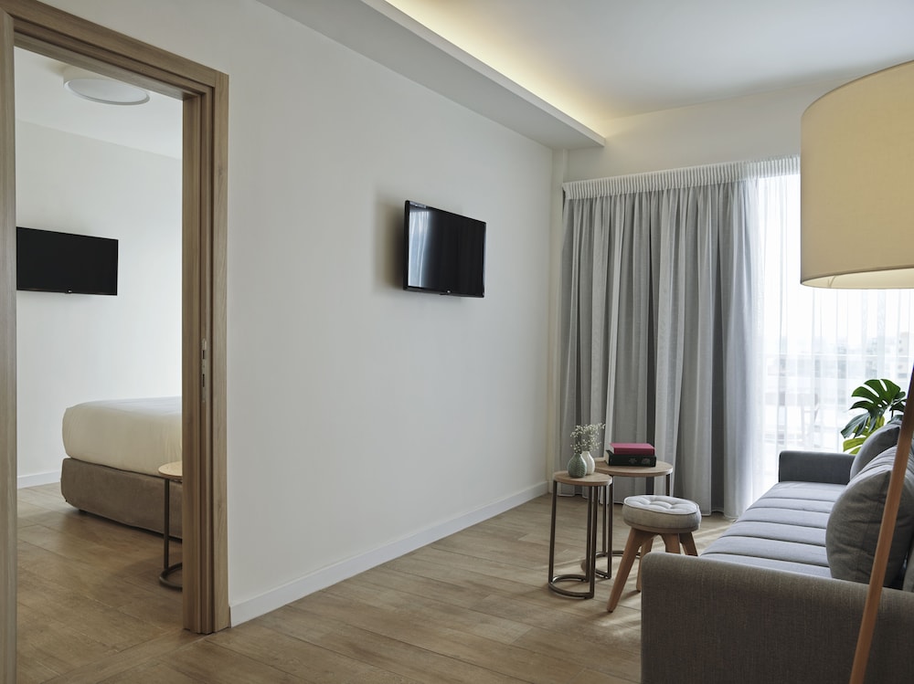 Deluxe Suite - Photo 3