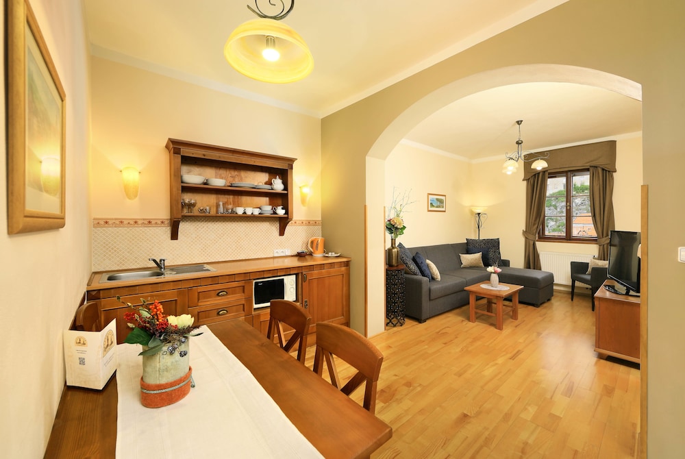 Panoramic Apartment, 2 Bedrooms, Balcony (5 Ground Floor Castle View)