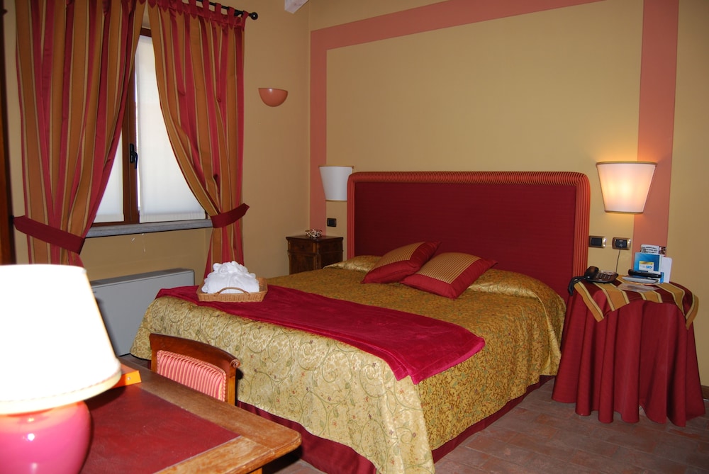 Classic Double or Twin Room photo 2
