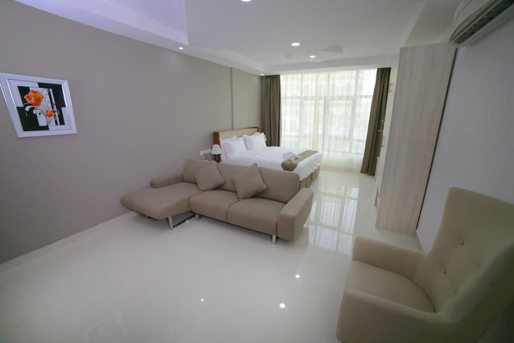 Deluxe Studio