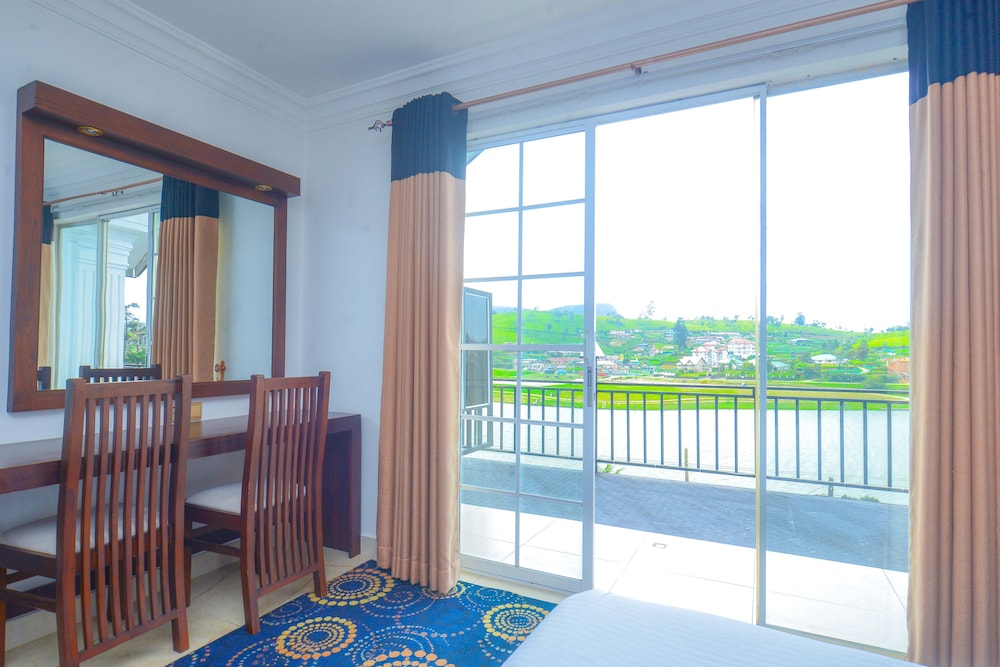 Deluxe Triple Room, Balcony, Lake View photo 2