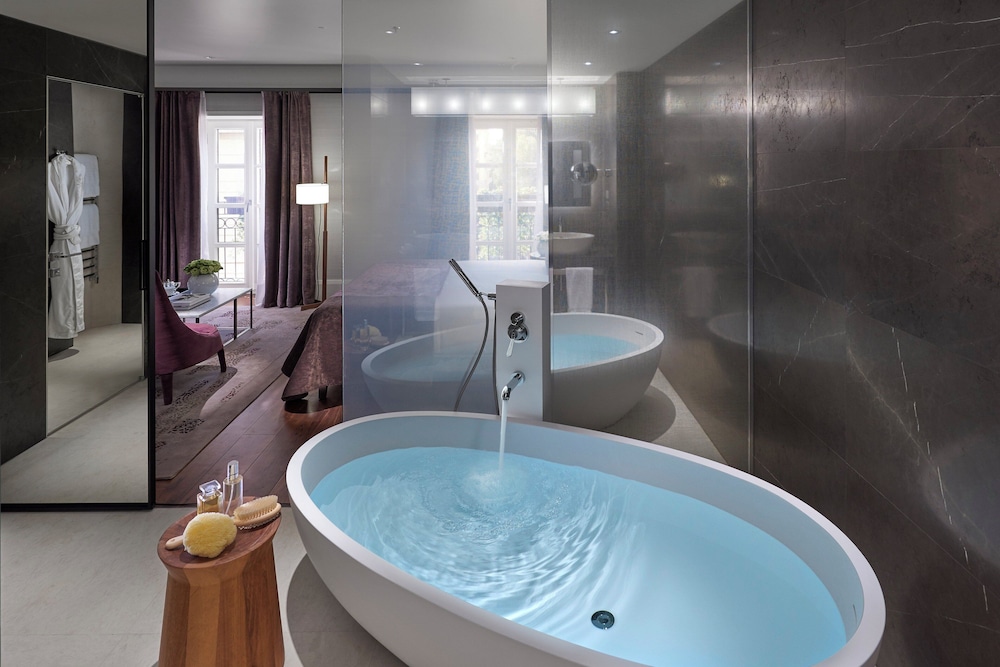 Deluxe Suite, 1 King Bed (Junior) thumbnail 6